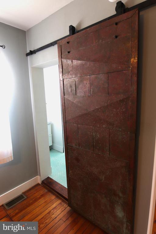 Building Photo - 1223 Haubert St