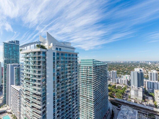 Building Photo - 1000 Brickell Plaza