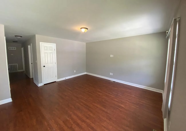 Building Photo - 3 BD/2 BA