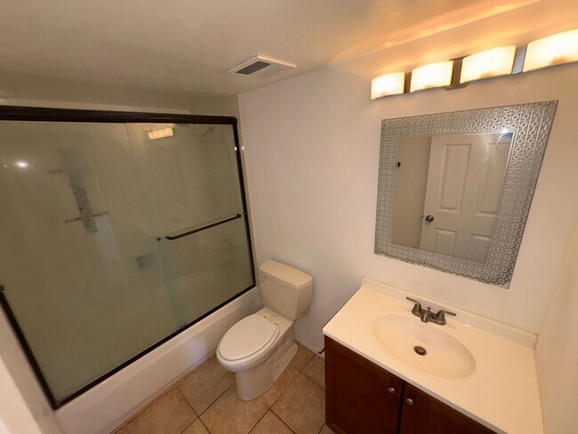 Building Photo - READY TO TOUR NOW! Scottsdale Shadows 2Bed 2Bath includes ALL UTILITES!