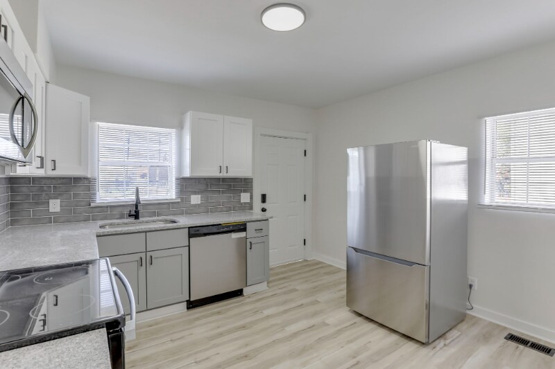 Building Photo - 1359-1361-1361 Kent St