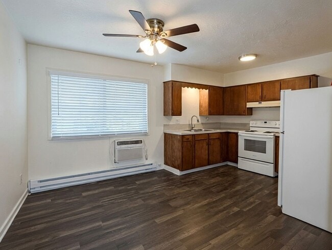 Building Photo - HUGE peaceful unit in Fruitland