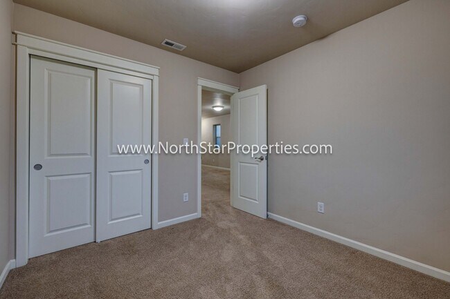 Building Photo - 20916 NE High Desert Ln