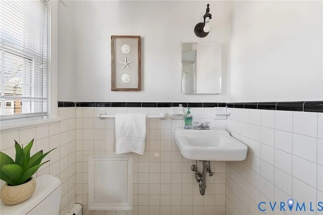 Building Photo - 8276 Franklin Ln