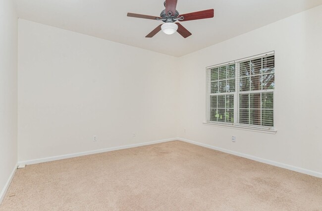 Building Photo - Spacious Townhome in Vibrant Breckenridge ...