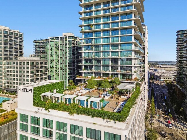 Building Photo - 1000 Water St