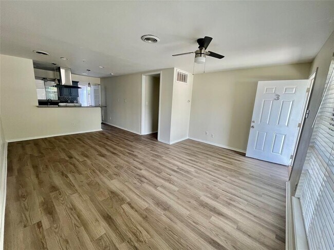 Building Photo - 9775 Pine Lake Dr