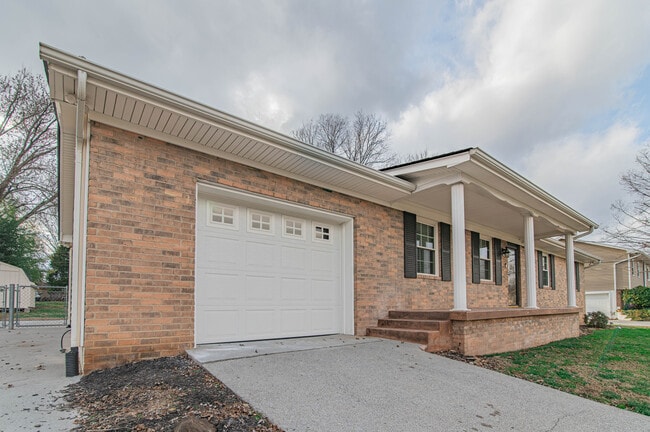 Building Photo - 7707 Windsong Rd