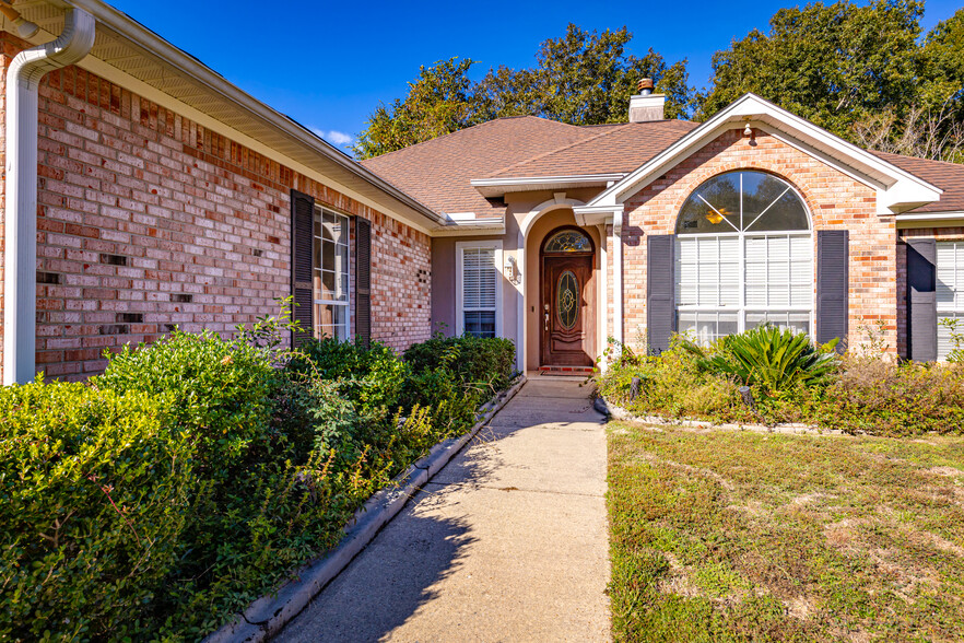 Building Photo - 813 Magnolia Bayou Blvd