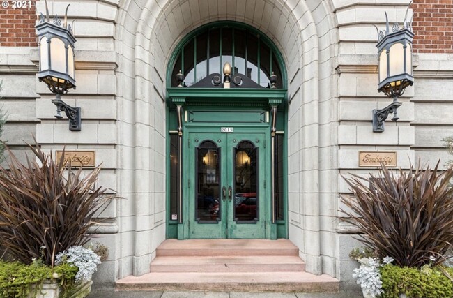 Primary Photo - 2015 NW Flanders St