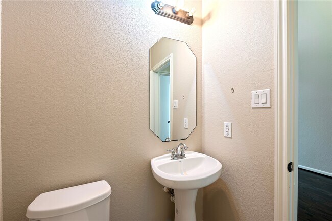 Building Photo - 6526 Hunters Creek Ln