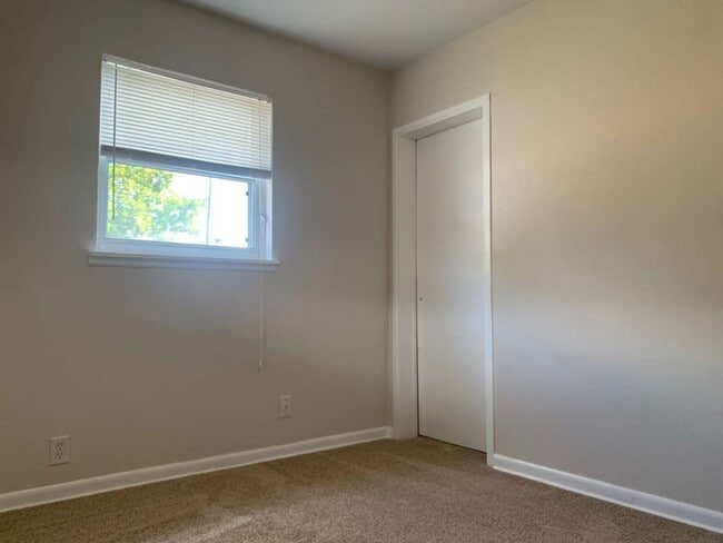 Building Photo - Updated 2 Bedroom 1 Bath in Central Gulfport