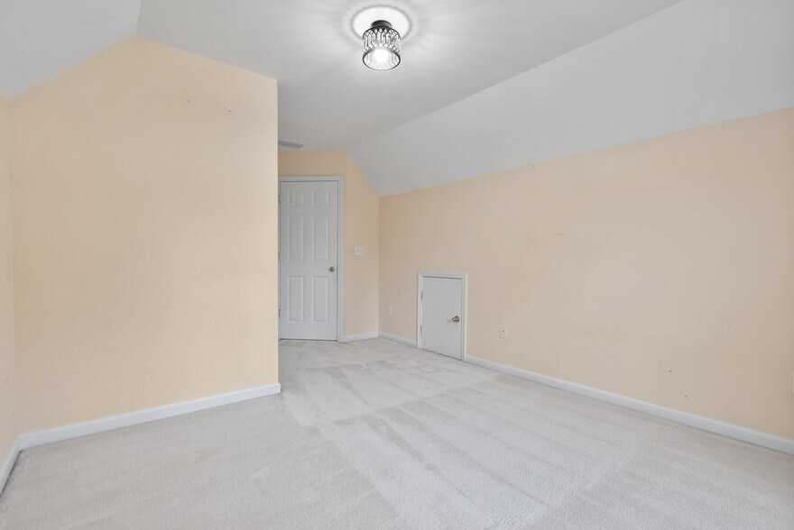 Building Photo - 847 Edgeley Ln