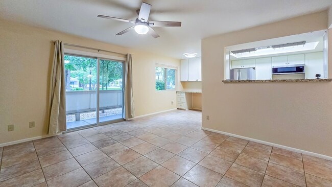 Building Photo - Awesome 2bd/2ba Condo close to Tempe Town Lake, ASU, Sky Harbor, Freeway Access and Light Rail.