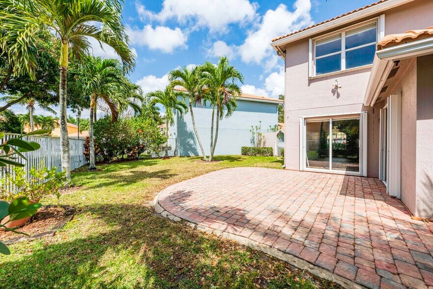 Building Photo - 3464 Commodore Ct