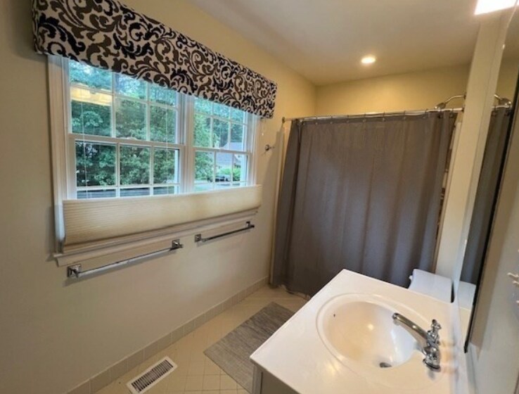 Building Photo - 8 Stonegate Ln