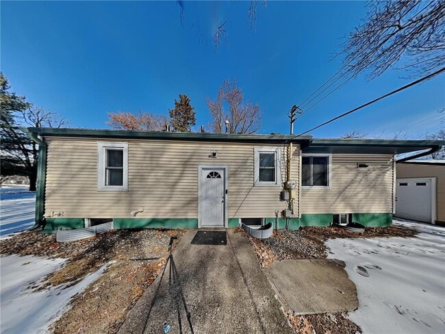 Building Photo - 2605 Eastman Dr