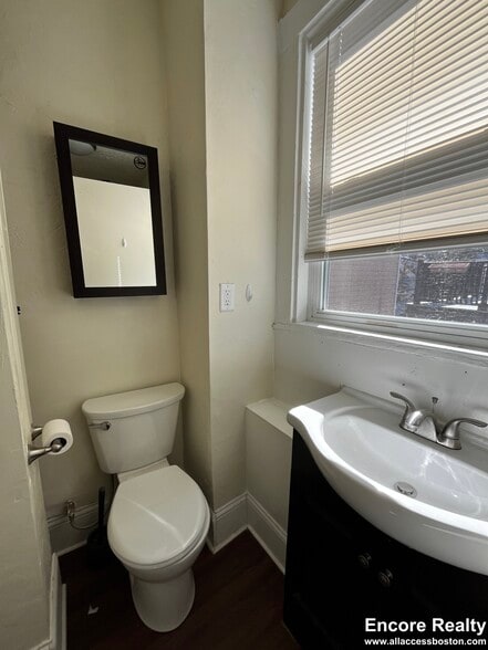 Building Photo - 100 River St