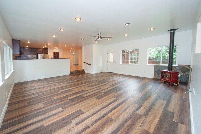 Building Photo - 1324 Zarvis Pl