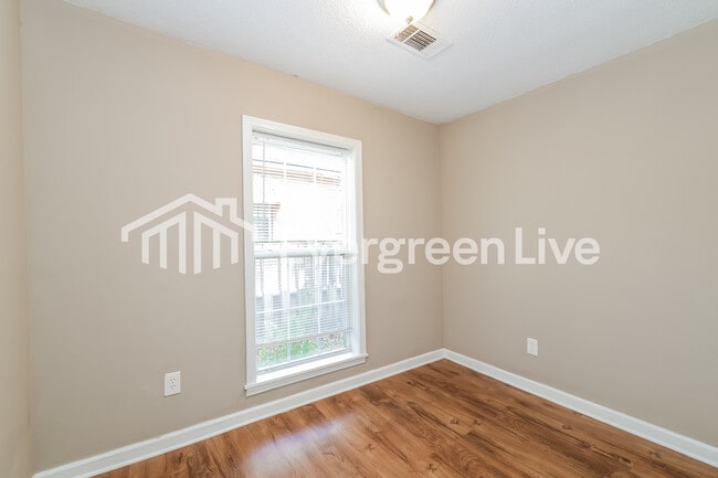 Building Photo - 3621 Vanuys Rd