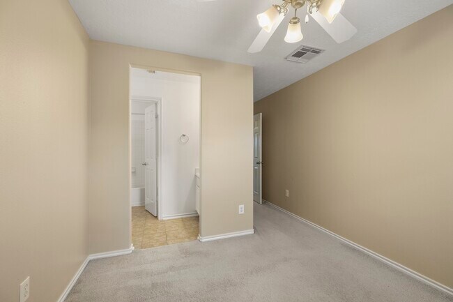Building Photo - 5030 Birch Manor Ln