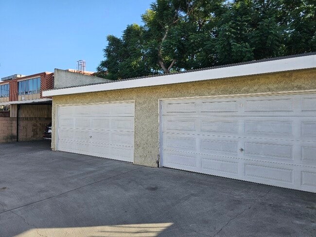 Building Photo - 9634 Park St