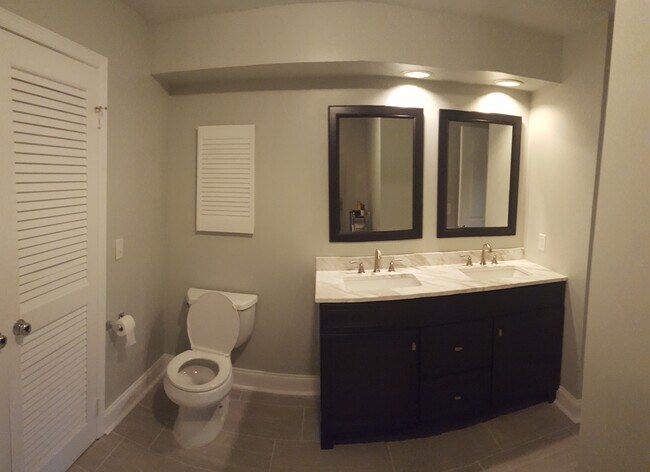 Building Photo - 7 Augusta Dr