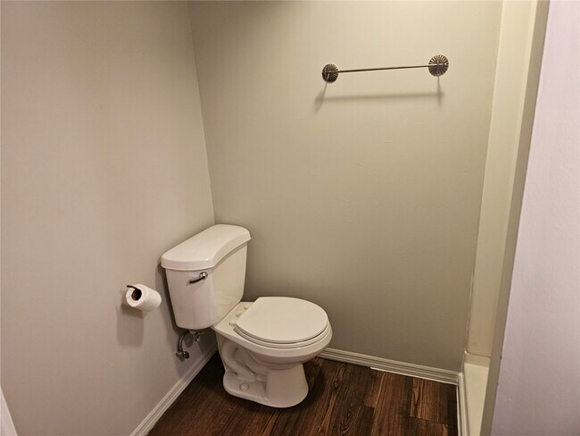 Building Photo - 206 Lake Ave