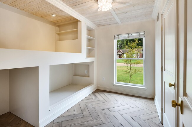 Building Photo - 1023 Greencliff Rd