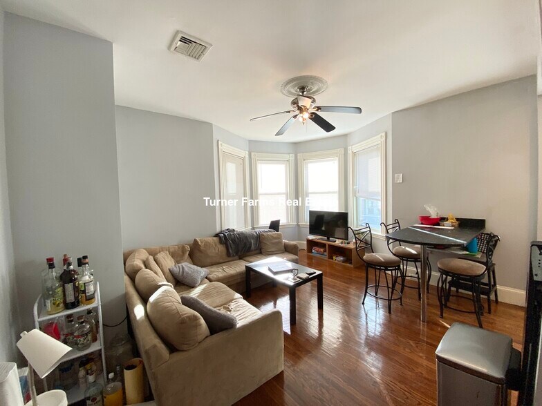 Building Photo - 43 Hillside St