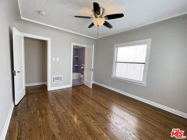 Building Photo - 3642 Empire Dr
