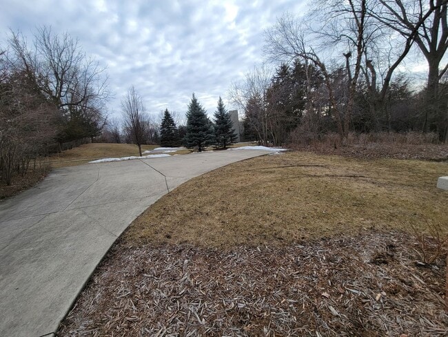 Building Photo - Upscale and Spacious Cedar Falls House for...