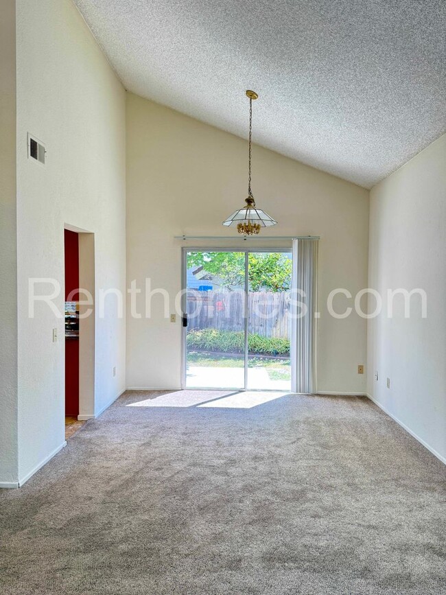 Building Photo - 10515 Carrington Dr