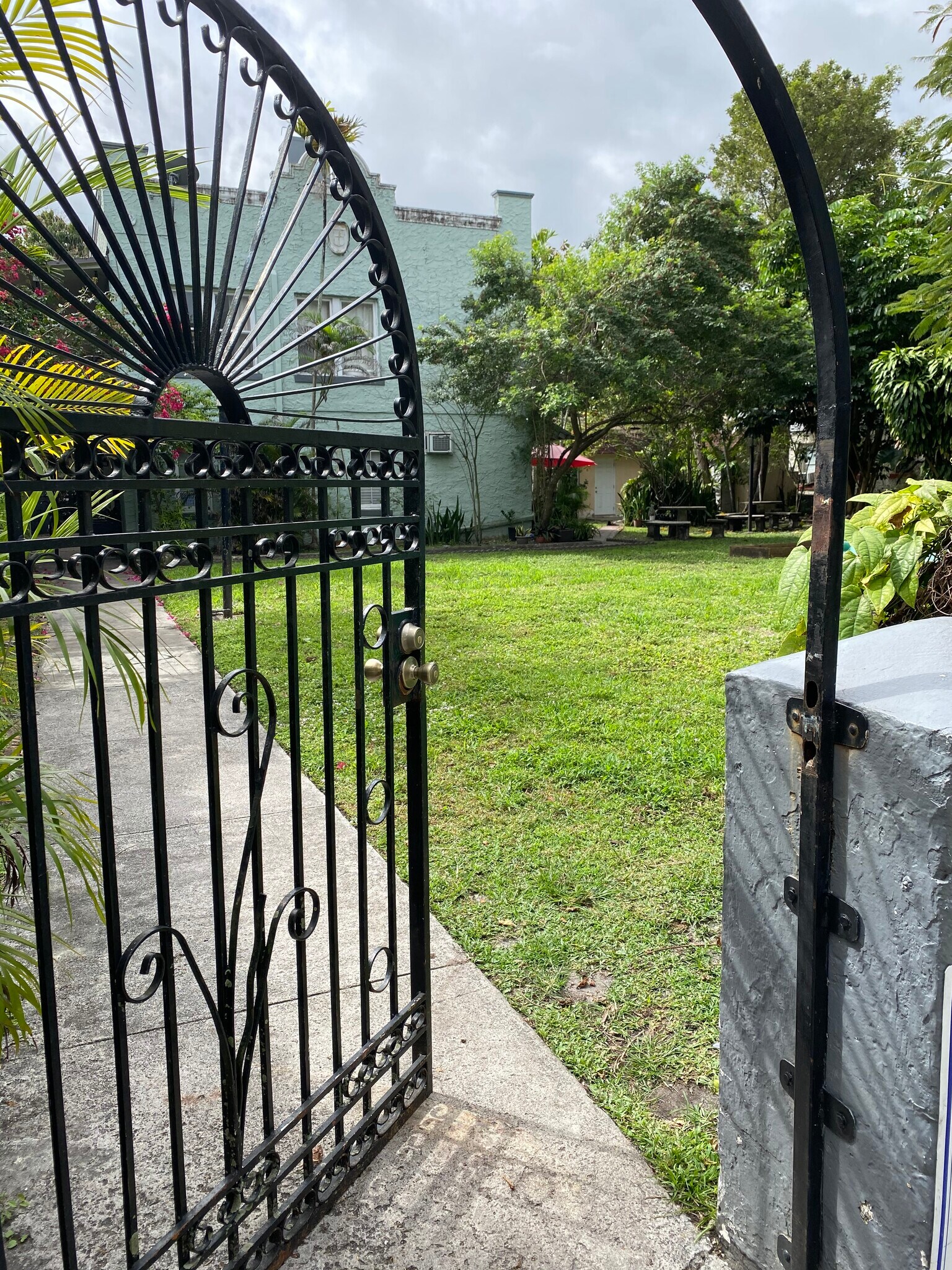 Building Photo - 1624 SW 10th St