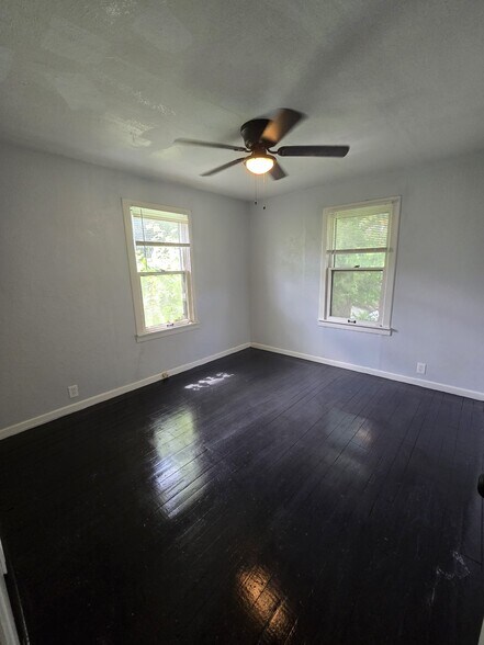Building Photo - 1135 Canaan Ave
