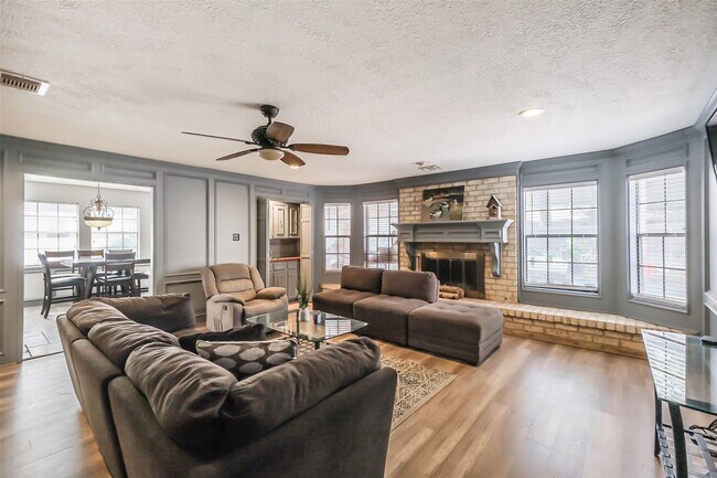 Building Photo - 6906 Pebble Beach Dr