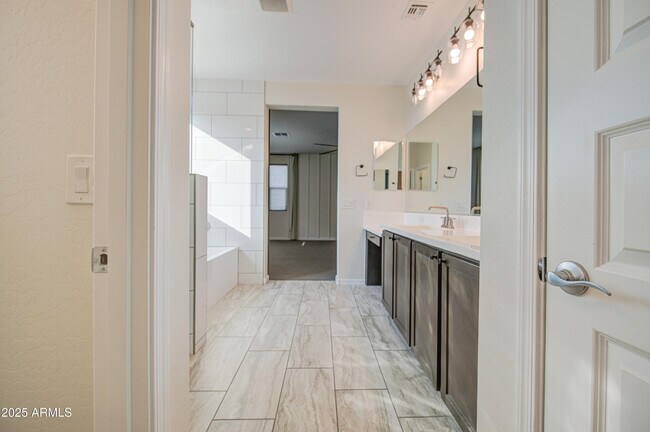 Building Photo - 9856 E Palladium Dr