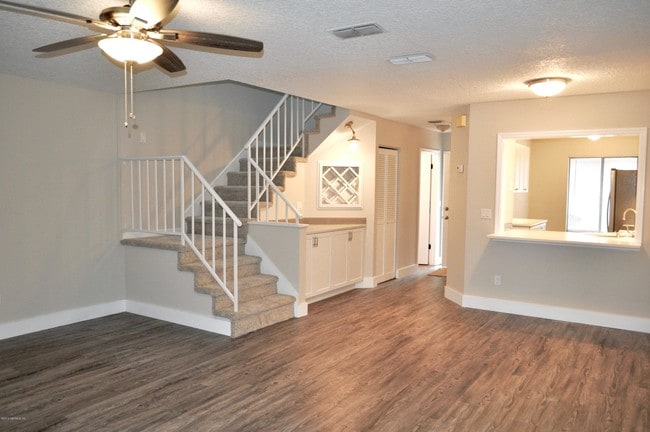 Building Photo - 2133 Sea Hawk Dr