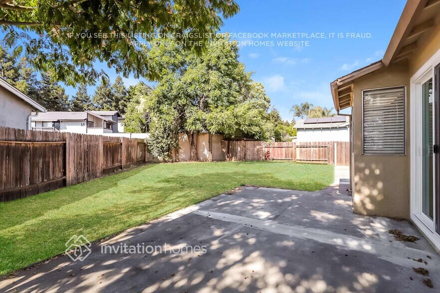 Building Photo - 1385 Meadowlark Dr