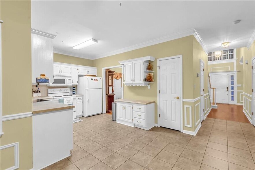 Building Photo - 255 Thornbush Ln