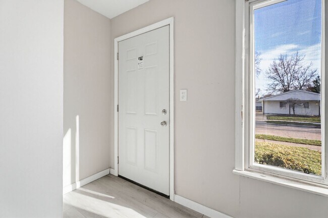 Building Photo - 14921 Myola Ave