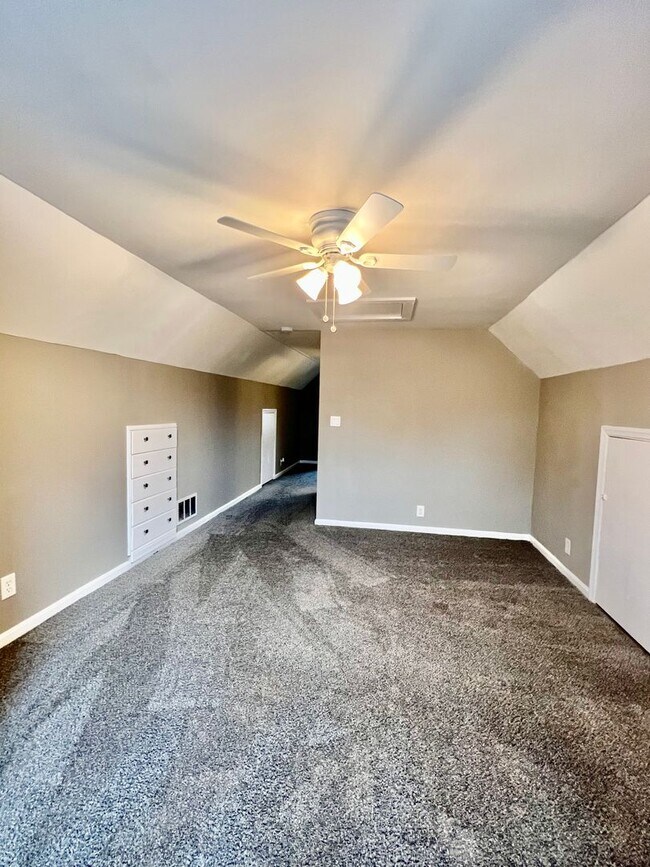 Building Photo - Adorable home located in St. Matthews