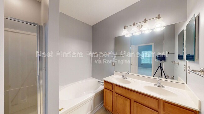 Building Photo - 9744 Summer Grove Way W