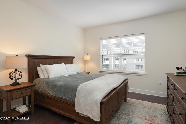 Building Photo - 50 Midway Rd S