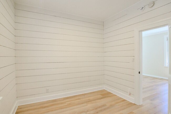 Building Photo - 3Bd/1.5Ba Seattle House