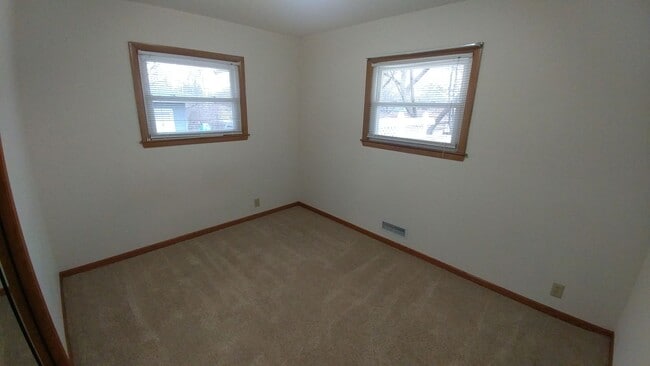 Building Photo - Charming 3-Bed Home with Private Yard – Gr...