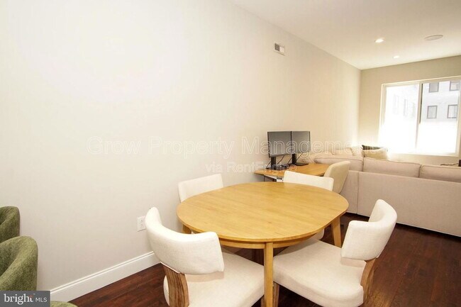 Building Photo - 1616 Cambridge St