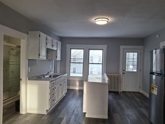 Building Photo - 14 Florence St