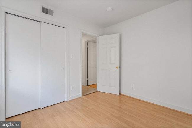 Building Photo - 1117 New Hampshire Ave NW