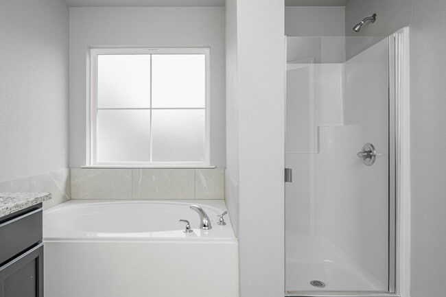 Building Photo - 521 Fallbrook Dr